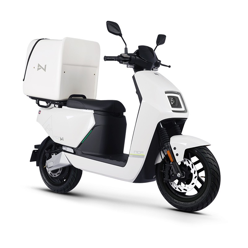 skuter miejski dostawczy z dużym kufrem IML